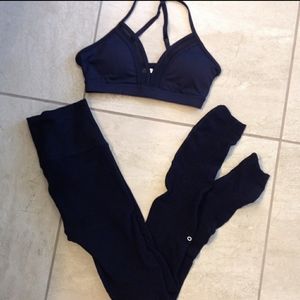 Alo yoga leggings and bra